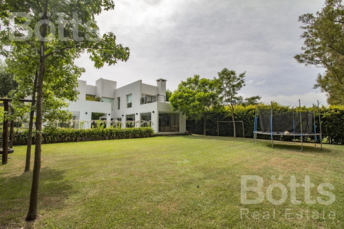 Imagen 13 de 30 de Hermosa Casa Vista Abierta Al Golf - La Reserva Cardales