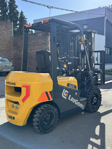 Autoelevador Liugong 2500 Kg. Rodado Macizo. Nuevo