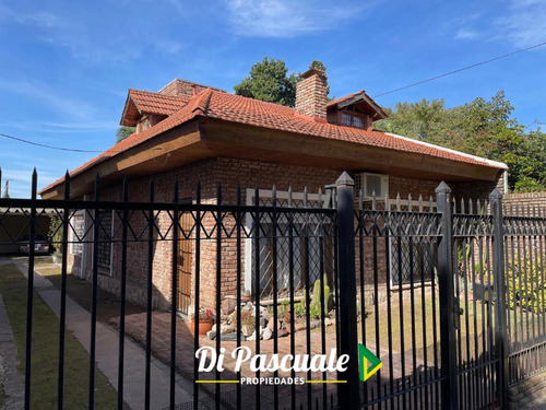 Venta Chalet En 2 Plantas - Moreno Sur