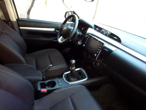 Imagen 12 de 15 de Toyota Hilux 2022 2.4 Cd Sr 150cv 4x2