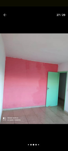 Casa De 3 Quartos, 2 Banheiros E Quintal No Fundo