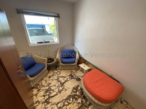 Amplia Y Luminosa Casa En Venta En Bosques De La Lagunita