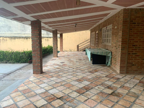 Se Vende Amplia Casa De Playa 1048m² T Y 300m² C-6h+6b+10p-chirimena / Brion-eg