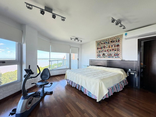 Venta Departamento De Tres Dormitorios Con Vista Al Rio, 2 Cocheras, Amenities. Martin, Rosario