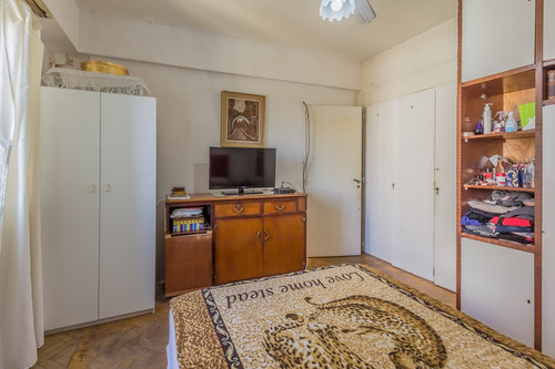 Venta Departamento A Reciclar Semipiso 3 Ambientes Con Dependencia, Balcón Y Baulera.
