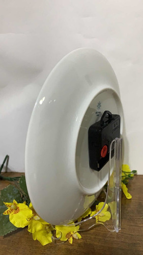 Imagem 3 de 4 de Relógio Porcelana Poá Detalhes Ouro 21cm