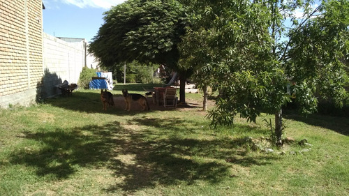 # Pcia De San Luis # Vendo #.sobre Avenida Principal.