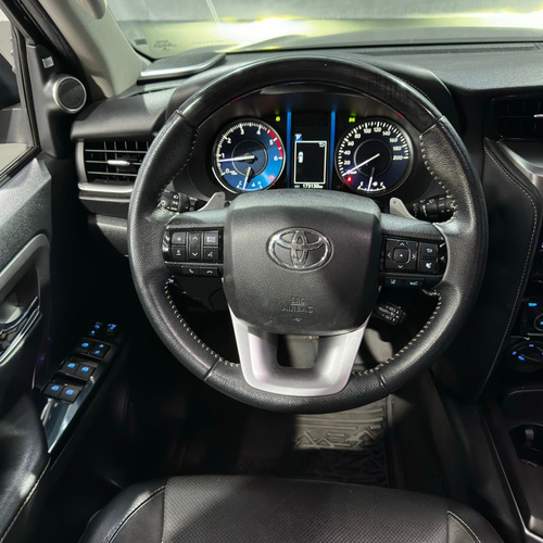 Toyota Hilux SW4 2.8 D-4D TURBO DIESEL SRX 4X4 AUTOMÁTICO