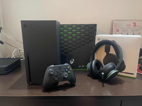 Xbox Series X1tb + Audífonos Xbox Inalámbricos + Fc24