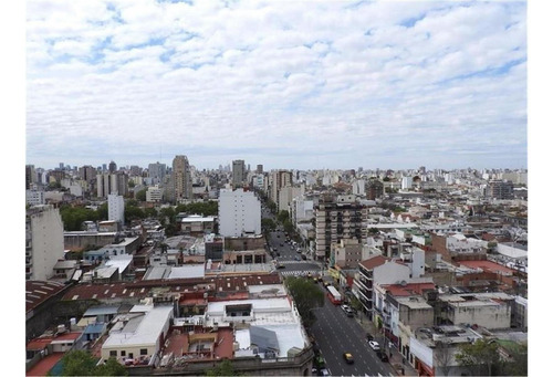 Imagen 14 de 18 de Av Belgrano 3600 - Con Pileta - Piso 2 Dos Balcones.