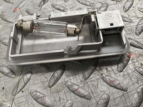 Luz Cortesía Del Der Bmw 320 I Aut V6 2.2 98/2007 (Usado)