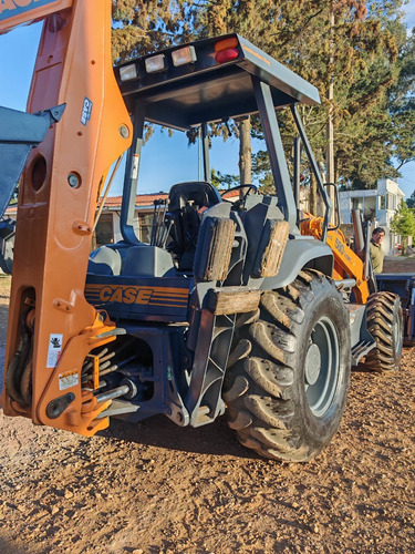 Retroexcavadora 580 L