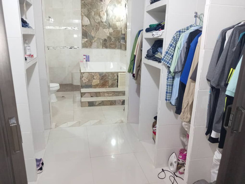 Se Vende Casa En La Urbanizacion Lomas Del Bosque