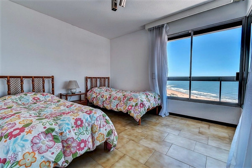 Venta De Apartamento 3 Dormitorios En Playa Mansa