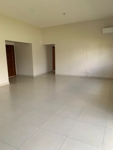 Apartamento A Estrenar De 3 Habitaciones + Hab. Serv. En Renta, En Res. Velero, Punta Cana
