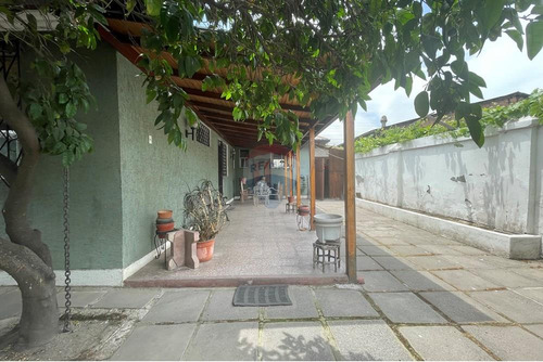 En Excelente Zona De La Comuna De Independencia.