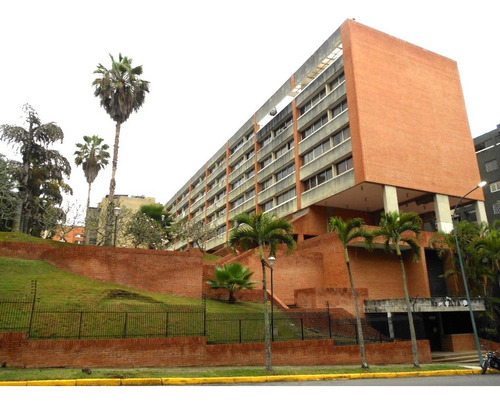 Vendo En Los Samanes Pent House 270 M2, 4 Hab/ 4 Baños/ 3 Ptos.