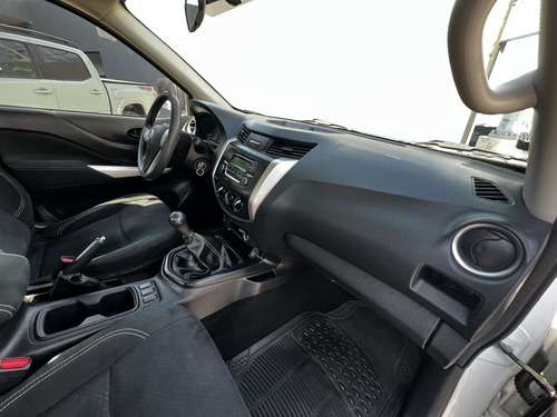 Nissan NP300 2.4 Doble Cabina Se Aa Pack Seg Mt