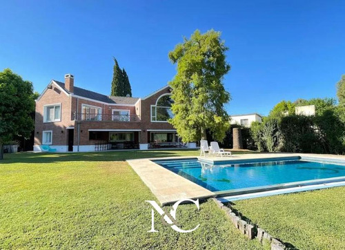 Casa En Venta En Club De Campo La Martona