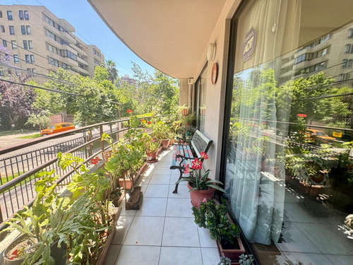 Exquisito Barrio Providencia, Frente Plaza.