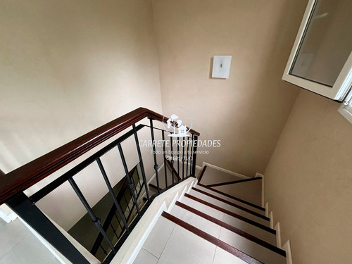 Casa En Venta Los Jazmines De 3 Dormitorios Y Dependencia. Pilar Del Este.