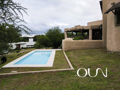 Casa En Venta En Mendiolaza, 3 Dormitorios.