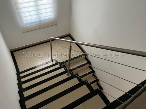 Imagen 8 de 11 de Andreina Gonzalez Rentahouse Vende Casa En Valles De Camoruco Valencia 22-15578