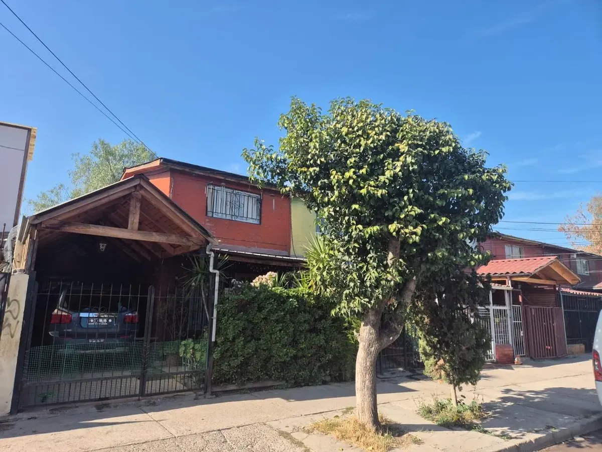 Imagen 2 de 16 de Casa Ampliada En Calle Siglo Xx Con Estacionamiento, Maipu