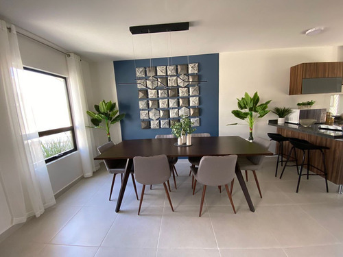 En Venta Casa En Sonterra, 3 Recamaras, Jardín, Estacionamiento Techado, Lujo