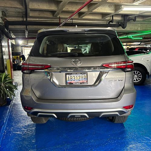 Imagen 11 de 14 de Toyota Fortuner Dubai 2022
