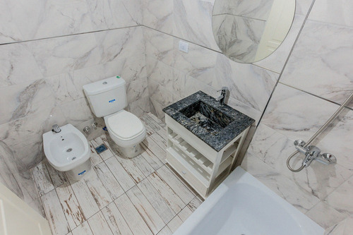 En Venta. Ph. 2 Amb. Patio Y Terraza Propios. Sin Expensas.