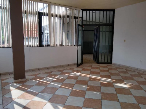 Se Renta Oficina Comercial En Col Las Reynas