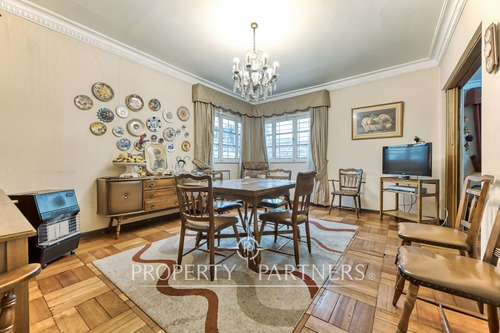 Casa Con Gran Terreno Y Encanto Clásico En Ñuñoa
