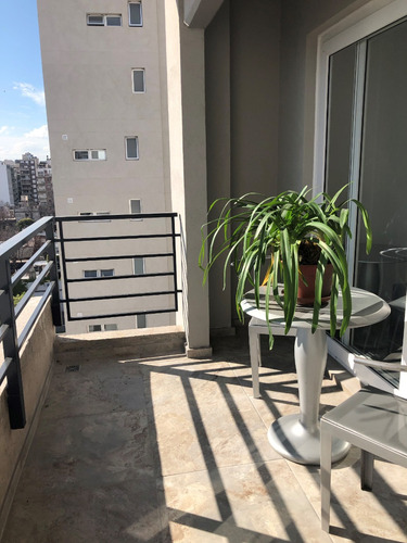 Dueño Vende Luminoso Y Moderno Tres Ambientes 80 M2 Al Frente Piso Alto C/toilette, Balcon Terraza, Conexion Para Lavarropas