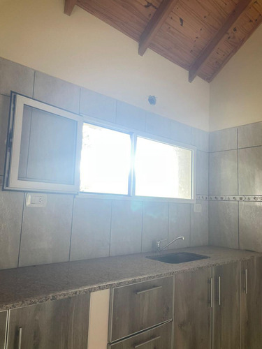 Casa En Venta - 2 Dormitorios 1 Baño - Cochera - 330mts2 - El Bolsón, Río Negro