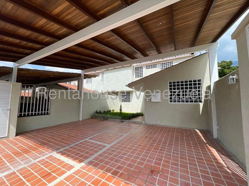 En Alquiler Casa En Urb El Castaño #25-14338 Rm