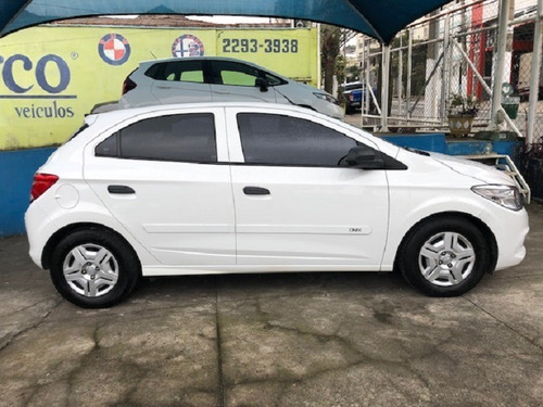 Imagem 6 de 7 de Chevrolet Onix