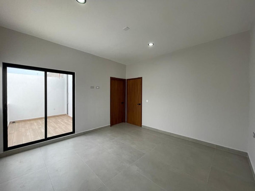 Casa En Venta En Veracruz Con Hab En P.b. Fracc. Lomas De La Rioja
