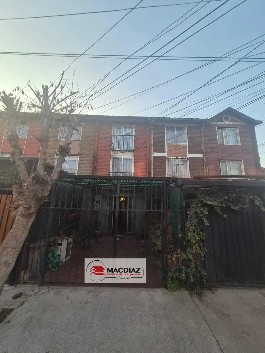 Imagen 1 de 22 de Casa De Tres Pisos Amplia Y Comoda, Barrio Residencial