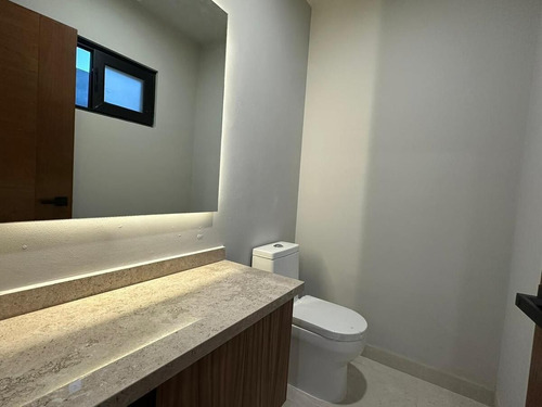 Se Vende Hermosa Residencia Con Diseño De Autor En Lomas De Juriquilla