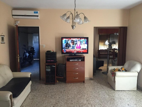 Casa En Venta - 3 Dormitorios 2 Baños - Pergamino