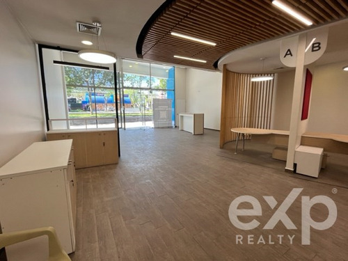 Local Comercial En Av. Las Condes.