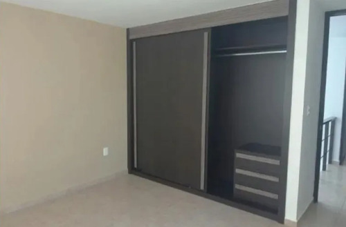 Hermosa Casa En Venta En Circuito Puerta Del Sol 1, El Pueblito, Querétaro, México. Cmr