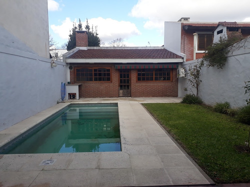 Imagen 2 de 14 de Venta Casa 4 Dormitorios / 55 Entre 22 Y 23 / Piscina