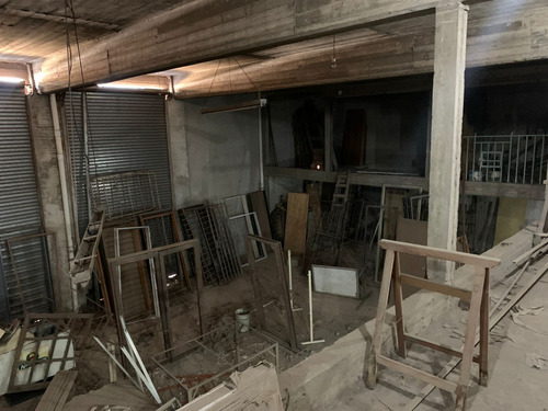 Imagen 3 de 7 de Excelente Local Comercial Sobre Av. Cristiania