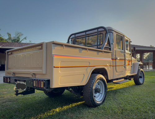 Toyota Bandeirante Cabine Dupla 4, Portas