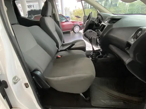 Nissan NP300 2.5 Doble Cabina S Aa Pack Seg Mt