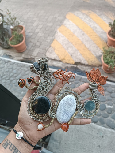Imagen 2 de 4 de Collar Quetzalcóatl Echo A Mano Con Piedras Naturales