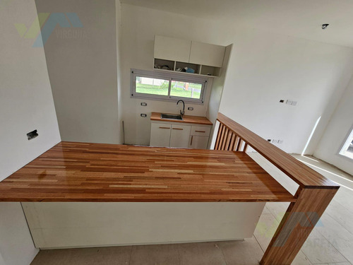 Casa En Venta 4 Ambientes En Santa Lucia - Pilar Del Este