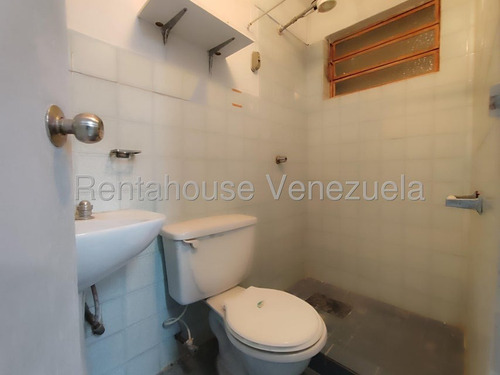 Casa En Alquiler En Zona Comercial Para Cualquier Uso Que Le Quieran Dar Antiguamente Funcionaba La Clínica Ronquillo La Casa Esta Para Ser Remodelada, Ubicada Estratégicamente